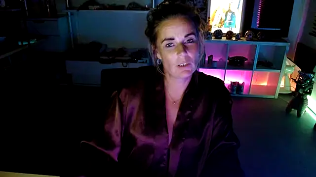 Mrs-Aurora online show from 5, 10, 2025