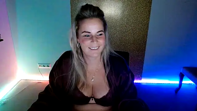 Mrs-Aurora online show from 16, 12, 2025