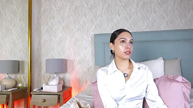 Sofy Bradd online show from 19, 9, 2025