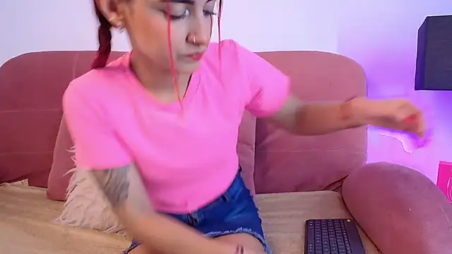 Snapshot of Karina2Smith chatting on 12, 11, 2025 Karina2Smith online show from 12, 11, 2025