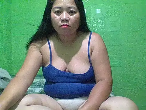 hottestmommm12345 online show from 24, 9, 2025