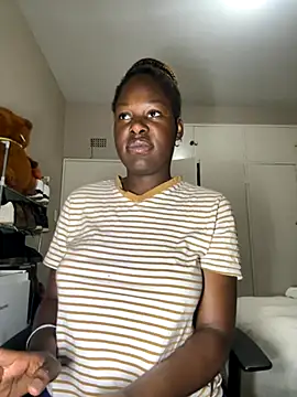 DarkBerryDiamond255 online show from 20, 10, 2025