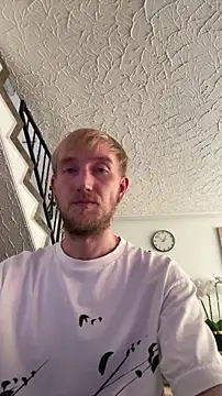 Snapshot of RollingGirlsXXX chatting on 29, 10, 2025 RollingGirlsXXX online show from 29, 10, 2025