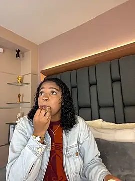 LisaMendez online show from 28, 9, 2025