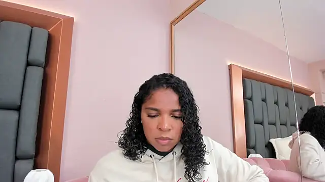 LisaMendez online show from 15, 11, 2025