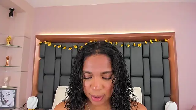 LisaMendez online show from 20, 11, 2025