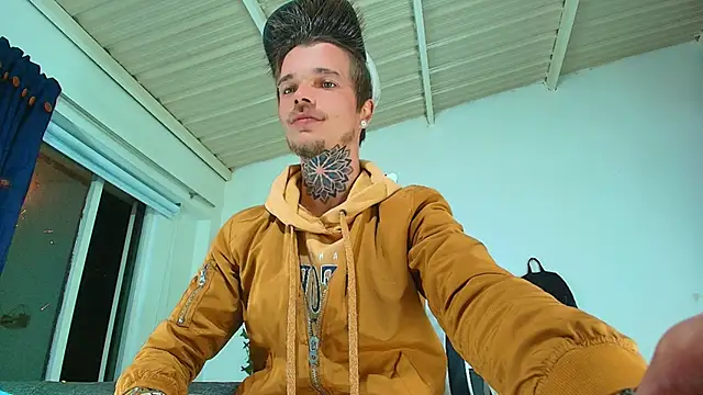 Snapshot of Gold_Loyal77 chatting on 18, 10, 2025 Gold Loyal77 online show from 18, 10, 2025