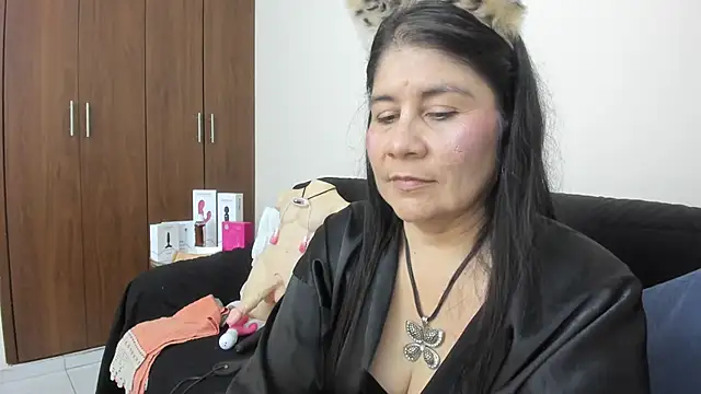 kiraGeiner online show from 18, 11, 2025