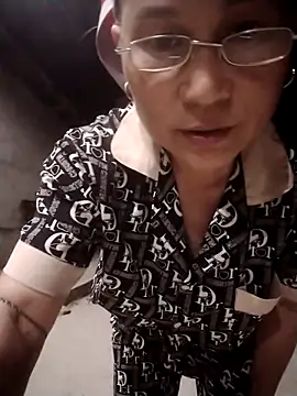 Snapshot of phlin1 chatting on 17, 5, 2026 phlin1 online show from 17, 5, 2026
