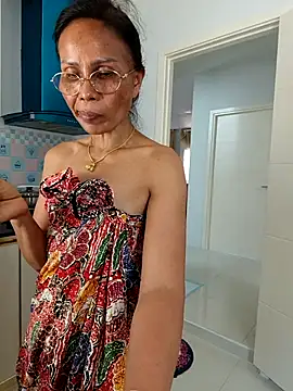 Mama Eva 1 online show from 6, 4, 2026