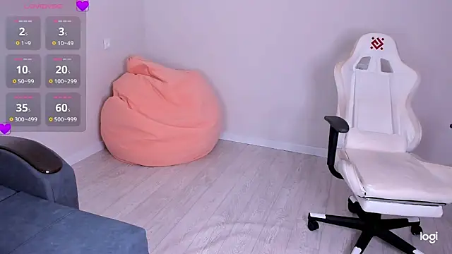 Momo Ayase  online show from 10, 10, 2025