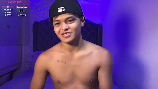 asianhugescott online show from 17, 4, 2026