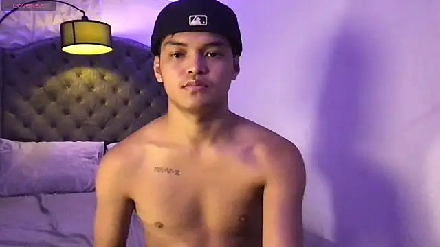 asianhugescott online show from 20, 4, 2026