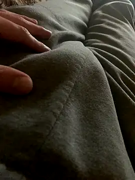 Snapshot of MuzzyFacing chatting on 28, 11, 2025 MuzzyFacing online show from 28, 11, 2025