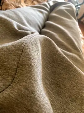 Snapshot of MuzzyFacing chatting on 8, 4, 2026 MuzzyFacing online show from 8, 4, 2026