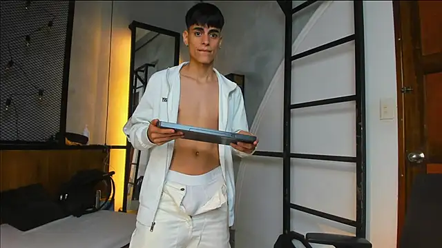 Snapshot of Dani_mc1 chatting on 12, 9, 2025 Dani mc1 online show from 12, 9, 2025