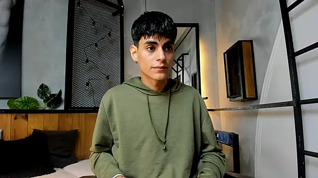 Snapshot of Dani_mc1 chatting on 24, 9, 2025 Dani mc1 online show from 24, 9, 2025