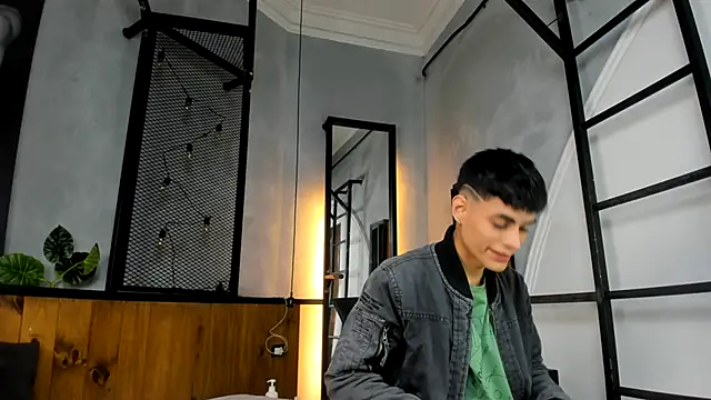 Snapshot of Dani_mc1 chatting on 27, 9, 2025 Dani mc1 online show from 27, 9, 2025