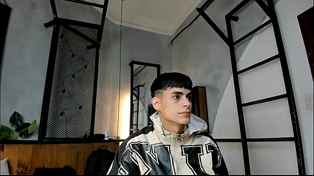 Snapshot of Dani_mc1 chatting on 30, 9, 2025 Dani mc1 online show from 30, 9, 2025