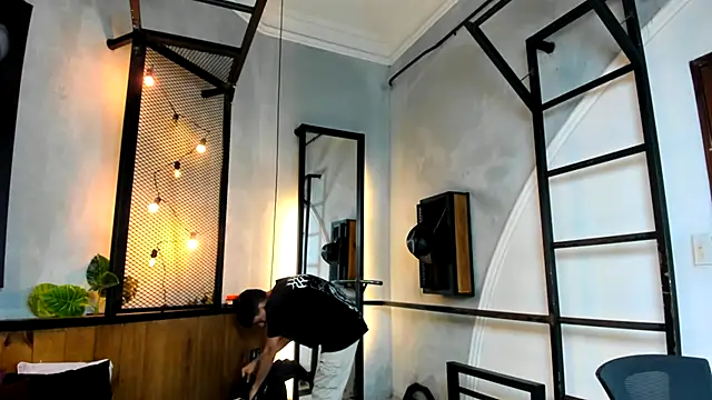 Snapshot of Dani_mc1 chatting on 17, 10, 2025 Dani mc1 online show from 17, 10, 2025