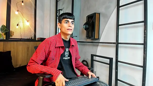 Snapshot of Dani_mc1 chatting on 20, 10, 2025 Dani mc1 online show from 20, 10, 2025