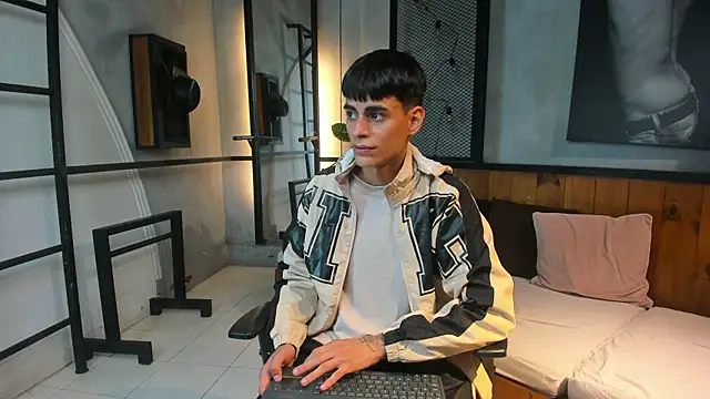 Snapshot of Dani_mc1 chatting on 4, 11, 2025 Dani mc1 online show from 4, 11, 2025