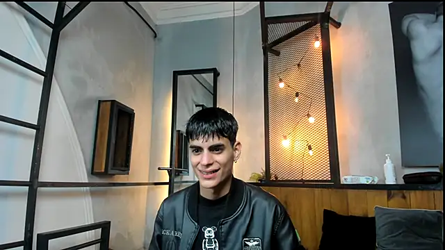 Snapshot of Dani_mc1 chatting on 21, 11, 2025 Dani mc1 online show from 21, 11, 2025