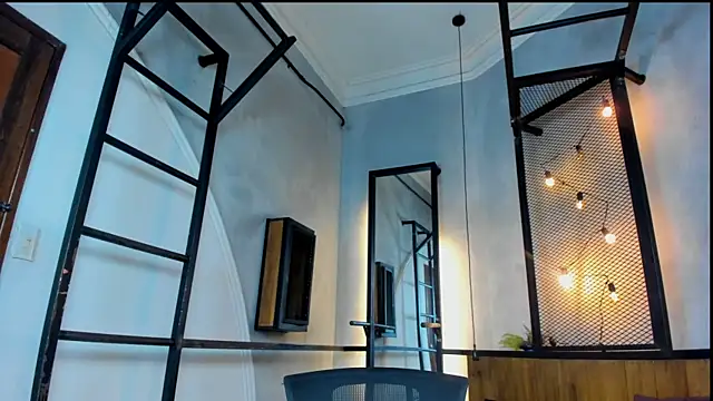 Snapshot of Dani_mc1 chatting on 24, 11, 2025 Dani mc1 online show from 24, 11, 2025