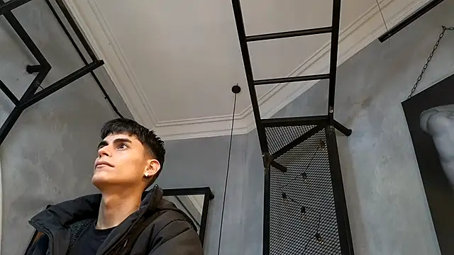 Snapshot of Dani_mc1 chatting on 15, 12, 2025 Dani mc1 online show from 15, 12, 2025