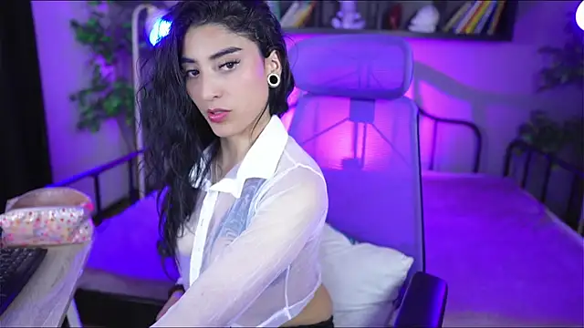 Emma and Issac online show from 9, 10, 2025