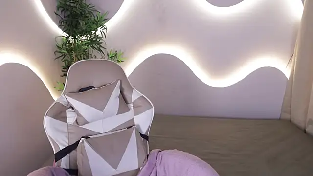 Emma and Issac online show from 29, 11, 2025