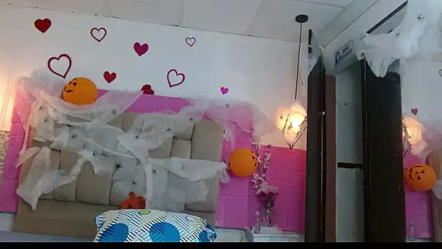 Damary Leon online show from 27, 10, 2025