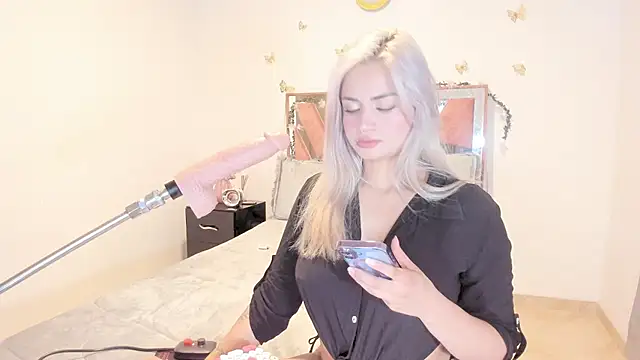 Ella Lenox online show from 30, 10, 2025