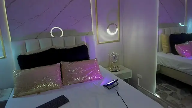 Snapshot of VioletaMaddox chatting on 8, 11, 2025 VioletaMaddox online show from 8, 11, 2025