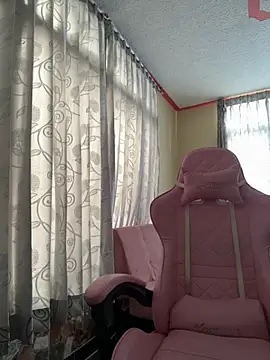 Snapshot of laure_torres chatting on 17, 9, 2025 laure torres online show from 17, 9, 2025