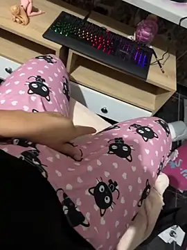 Snapshot of laure_torres chatting on 24, 9, 2025 laure torres online show from 24, 9, 2025