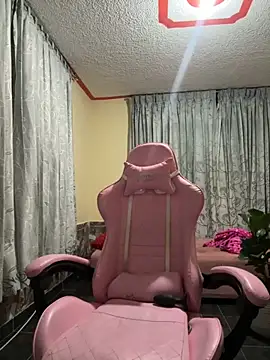 Snapshot of laure_torres chatting on 30, 10, 2025 laure torres online show from 30, 10, 2025