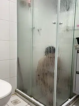 yumi-hot online show from 6, 4, 2026