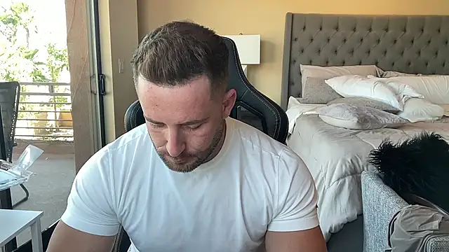 Snapshot of brettmycles28 chatting on 15, 9, 2025 brettmycles28 online show from 15, 9, 2025