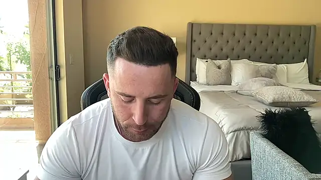 Snapshot of brettmycles28 chatting on 26, 9, 2025 brettmycles28 online show from 26, 9, 2025