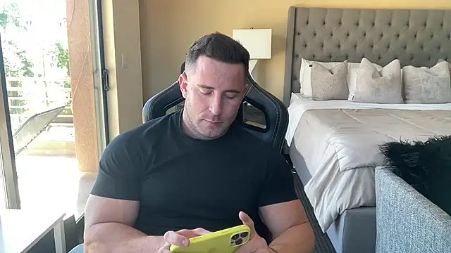 Snapshot of brettmycles28 chatting on 3, 10, 2025 brettmycles28 online show from 3, 10, 2025