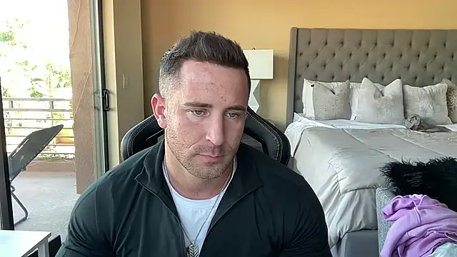 Snapshot of brettmycles28 chatting on 5, 10, 2025 brettmycles28 online show from 5, 10, 2025