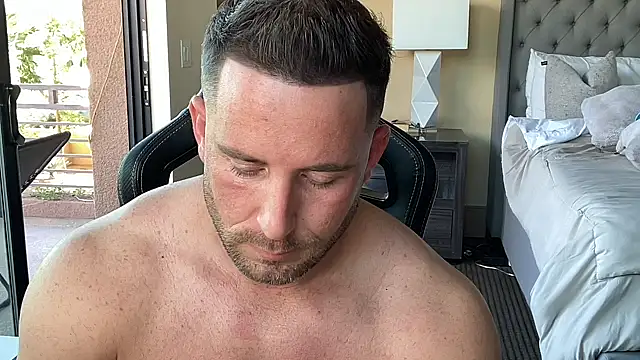 Snapshot of brettmycles28 chatting on 21, 10, 2025 brettmycles28 online show from 21, 10, 2025