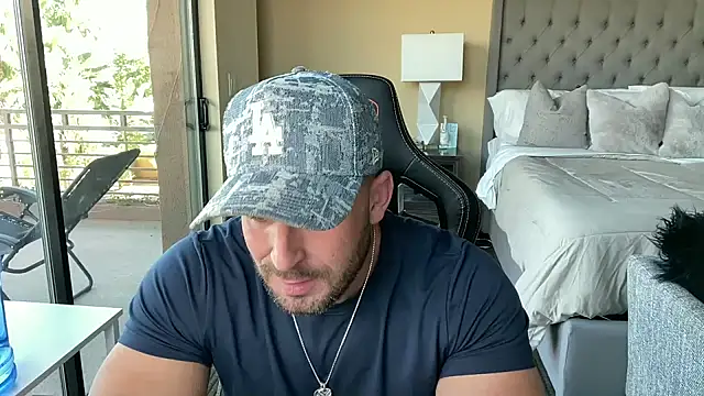 Snapshot of brettmycles28 chatting on 29, 10, 2025 brettmycles28 online show from 29, 10, 2025