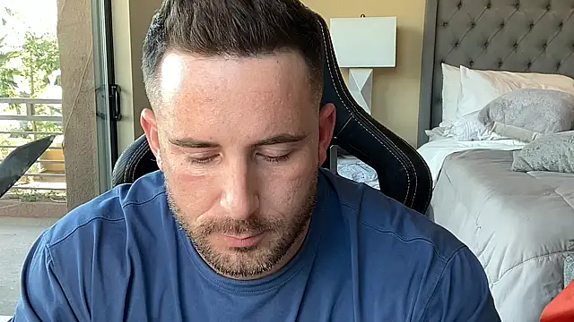 Snapshot of brettmycles28 chatting on 25, 11, 2025 brettmycles28 online show from 25, 11, 2025