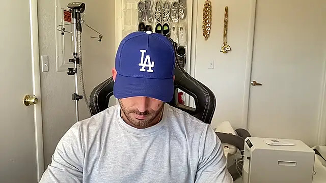 brettmycles28 online show from 1, 7, 2026