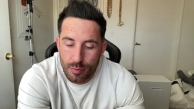 brettmycles28 online show from 24, 7, 2026