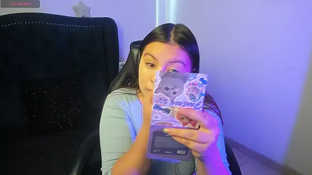 LucyPetit online show from 2, 12, 2025