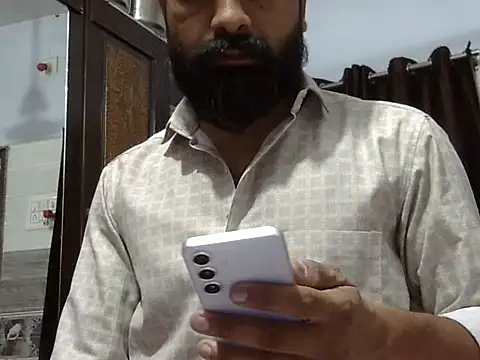 Snapshot of autophile-indian chatting on 17, 4, 2026 autophile-indian online show from 17, 4, 2026