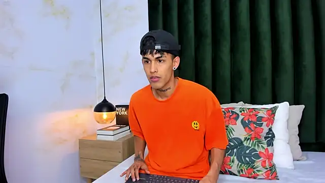 Thiago twink online show from 21, 10, 2025